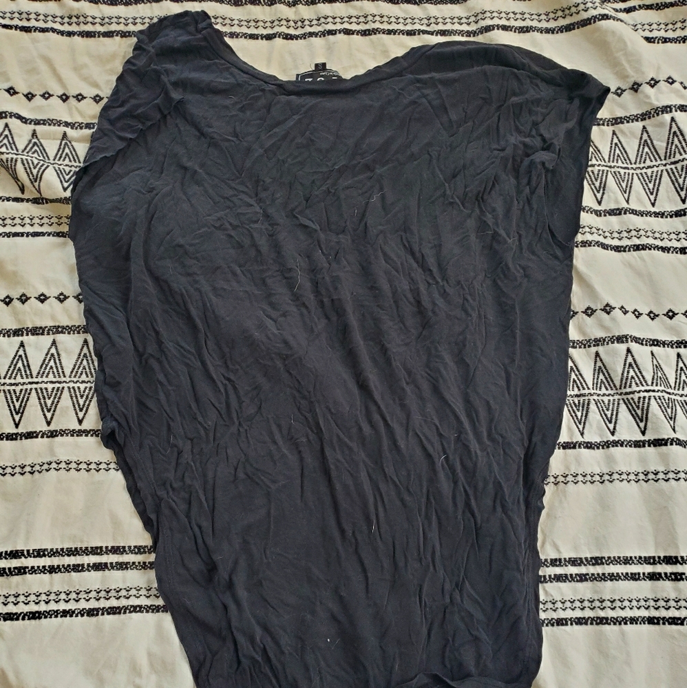 Black fitted muscle T